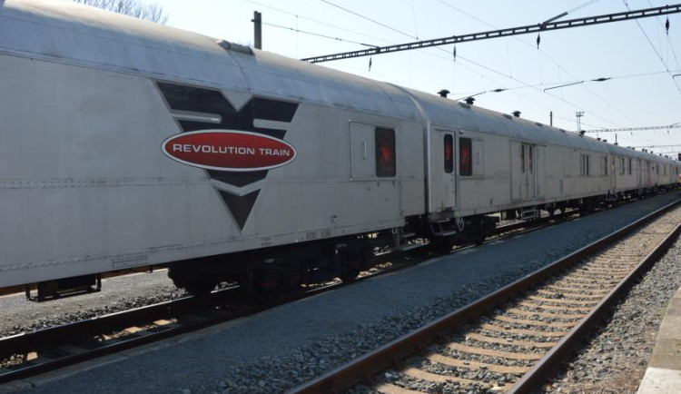 Revolution train